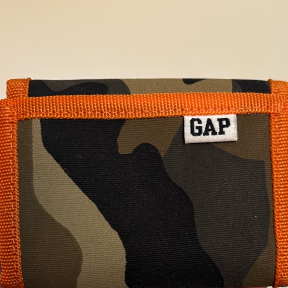 GAP Handbags - GAP Camouflage Wallet with Orange Edges and Chain
